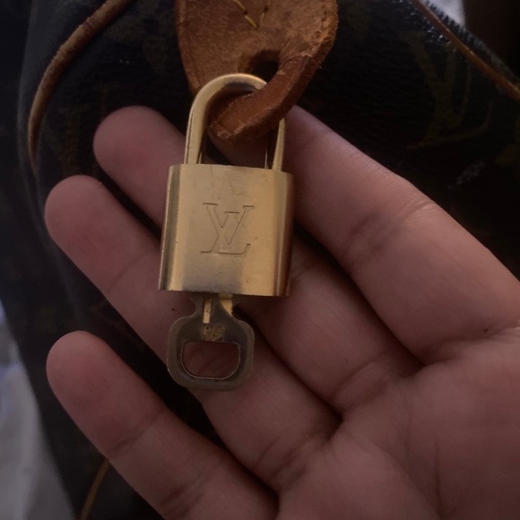 Louis Vuitton lock - Picture 2 of 3